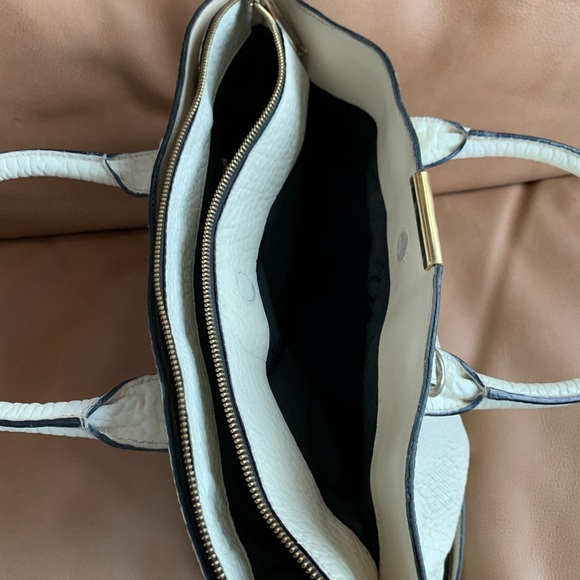 AUTHENTIC BURBERRY Dewsbury Grain Check Leather Tote - Picture 9 of 13